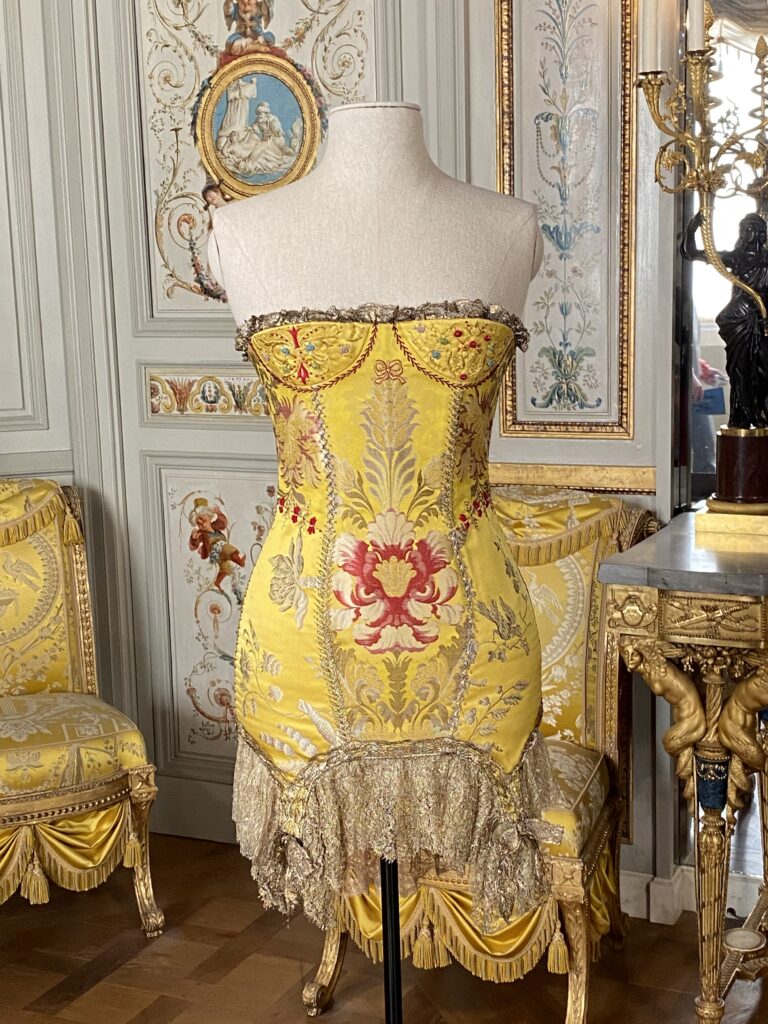 Versace-Donatella Automne Hiver2002-03