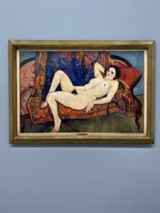 赤いソファーの上の裸婦、シュザンヌ・ヴァラドン、1920年