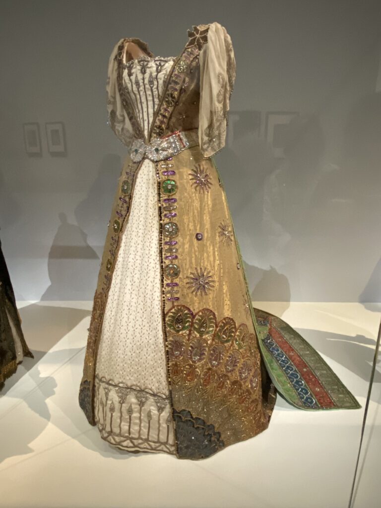 ゼノビアのコスチューム。1897年
