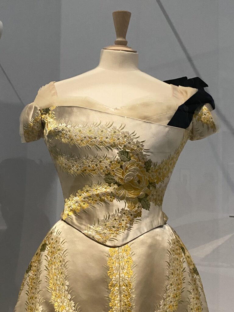 イブニングドレス、1892年