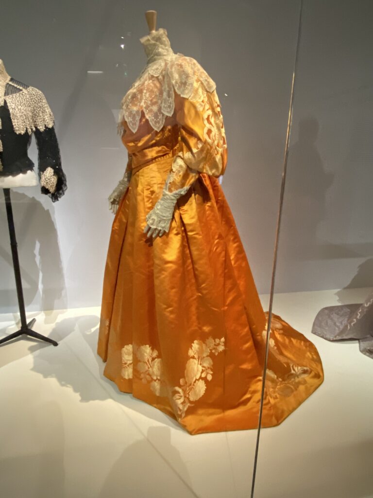 イブニングドレス、1894年-95年