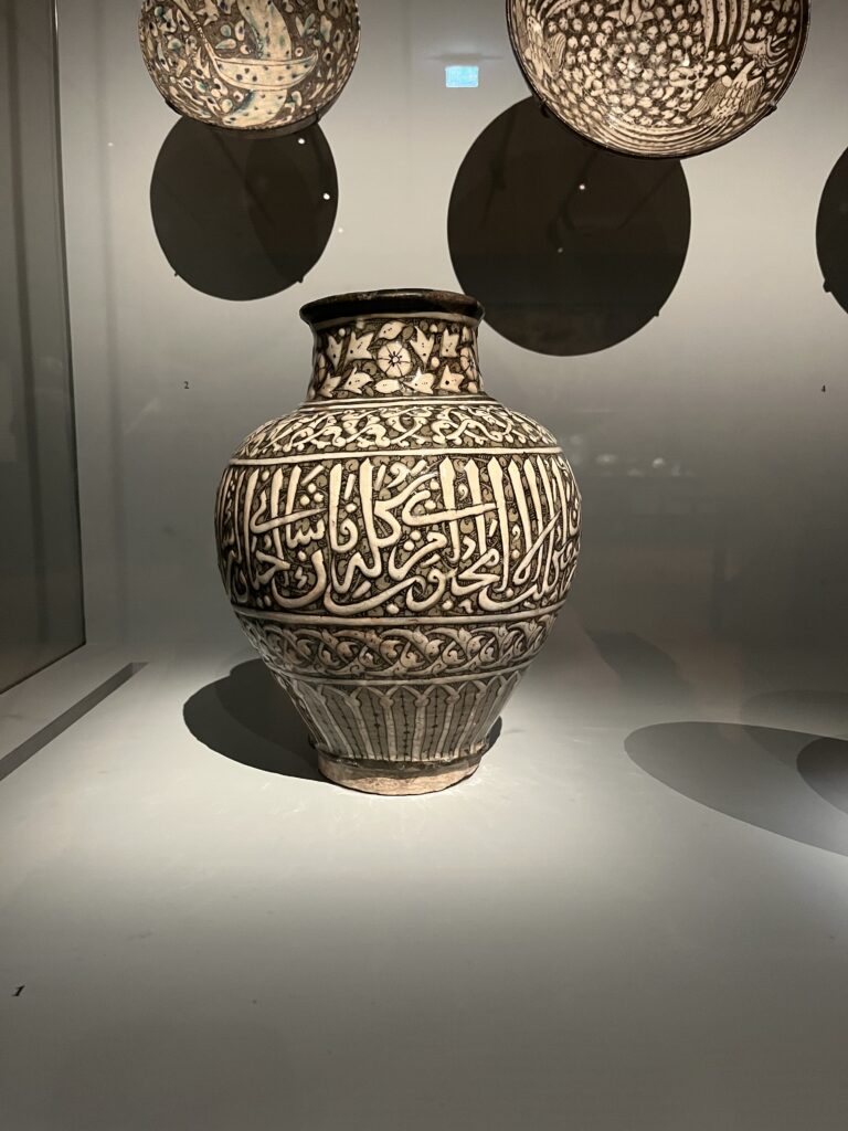 詩文が刻まれた壺、エジプトまたはシリア、14世紀前半