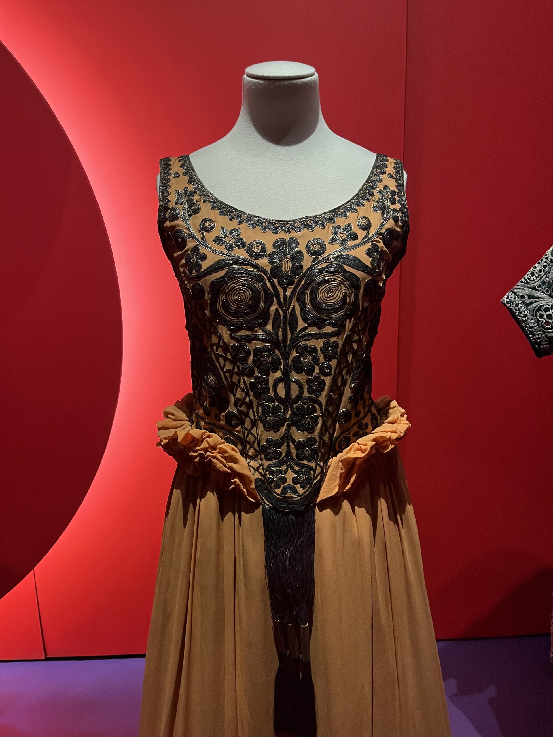 イブニングドレス‐トレド、1921年